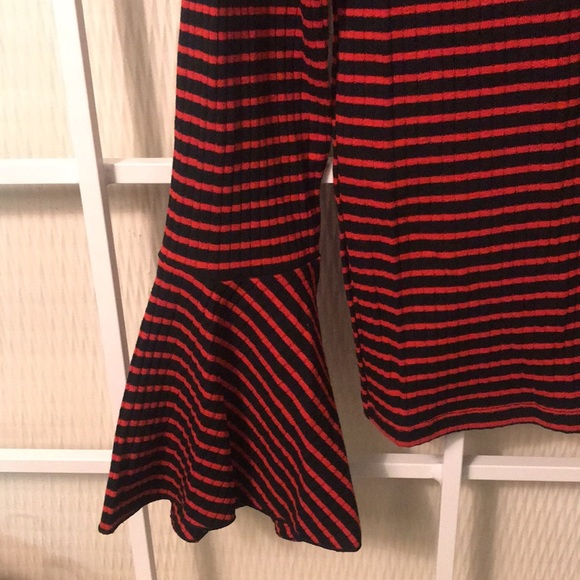 Striped Sweatshirt with flared sleeves - Picture 2 of 4